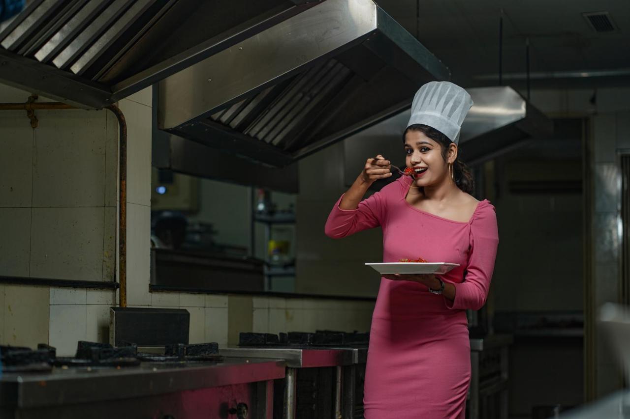 Hotel Sidhartha Chalakudy Kizhake Chālakudi Extérieur photo